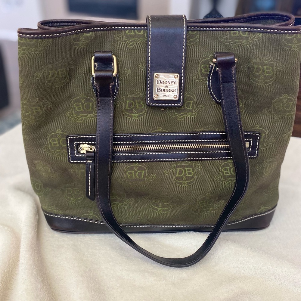 Dooney & Bourke signature DB double handle bag. EUC.